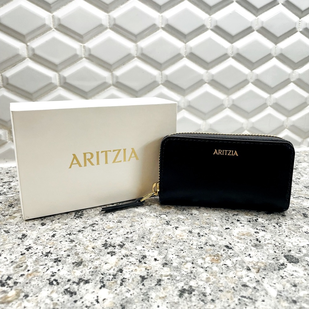 New Aritzia “Clientele” Leather Wallet